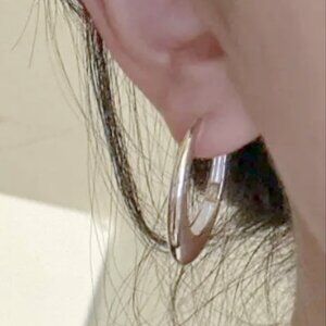 Trendy Oval Silver Hoop Earrings. 925 Sterling Silver. #1114